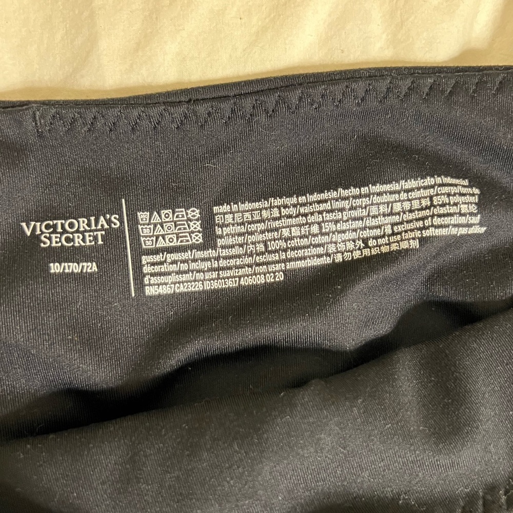 VICTORIA SECRET leggings in black - Picture 6 of 6